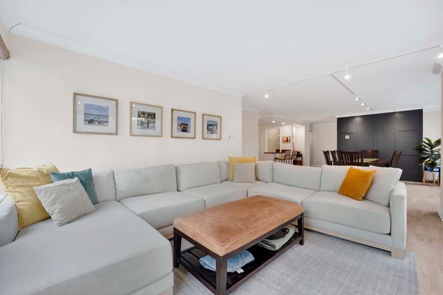 247 E CHESTNUT Street 1201, Chicago, IL 60611