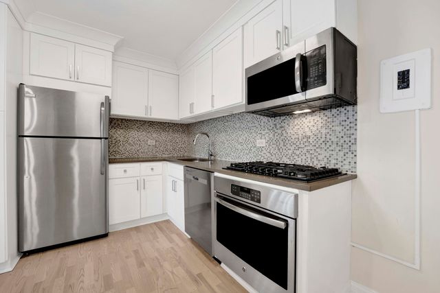 247 E CHESTNUT Street 1201, Chicago, IL 60611