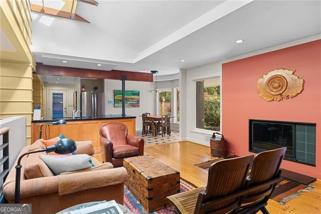 374 Londonberry Road, Atlanta, GA 30327