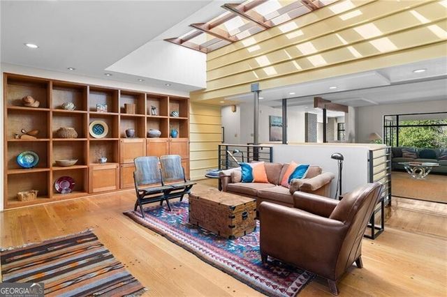 374 Londonberry Road, Atlanta, GA 30327