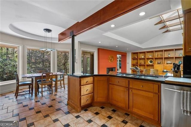 374 Londonberry Road, Atlanta, GA 30327