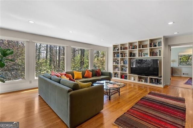 374 Londonberry Road, Atlanta, GA 30327