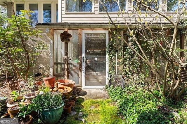 374 Londonberry Road, Atlanta, GA 30327