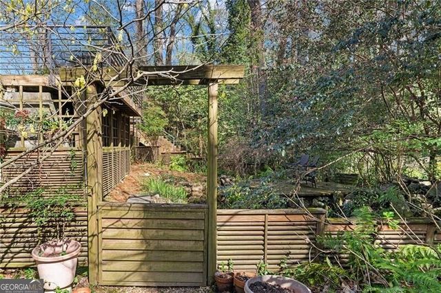 374 Londonberry Road, Atlanta, GA 30327