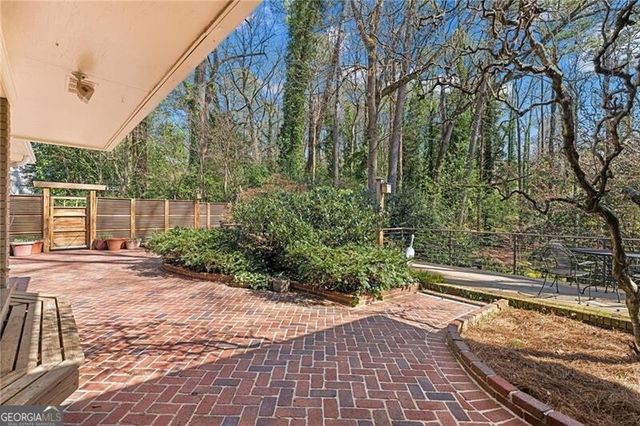 374 Londonberry Road, Atlanta, GA 30327