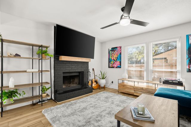 7001 Woodhue DR A, Austin, TX 78745