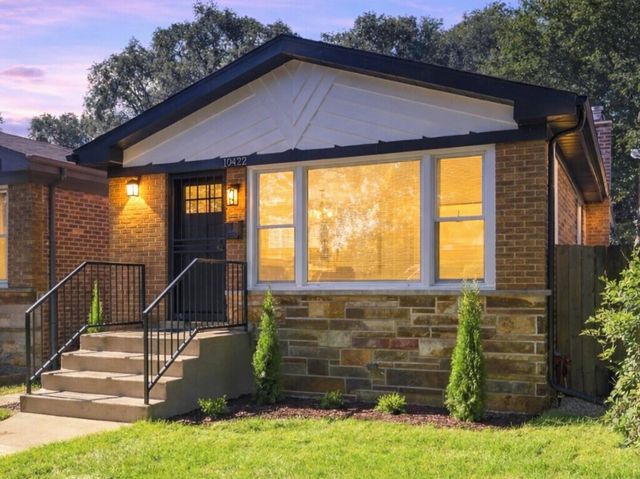 10422 S Green Bay Avenue, Chicago, IL 60617
