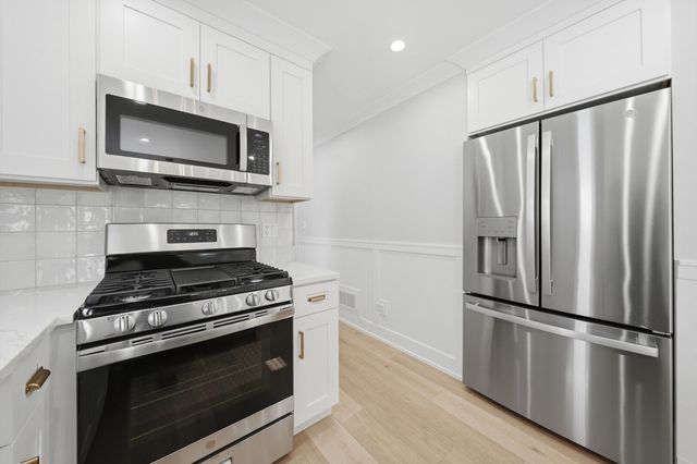 10422 S Green Bay Avenue, Chicago, IL 60617