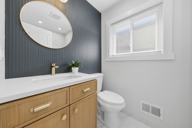 10422 S Green Bay Avenue, Chicago, IL 60617