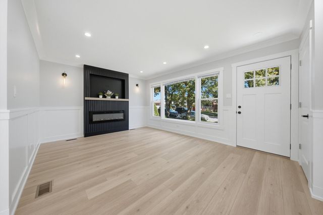 10422 S Green Bay Avenue, Chicago, IL 60617