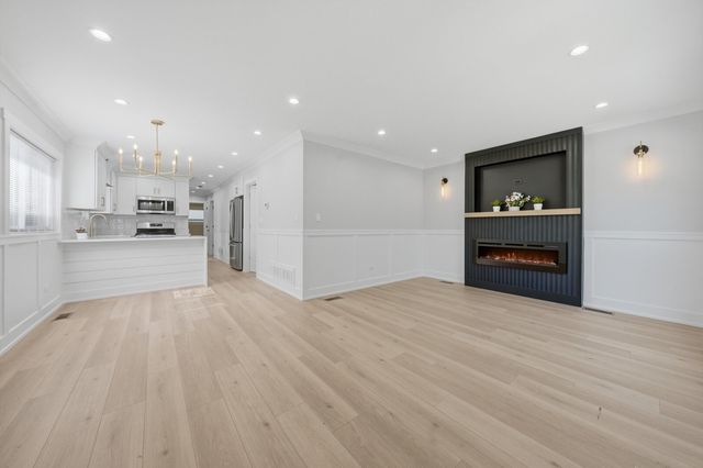 10422 S Green Bay Avenue, Chicago, IL 60617
