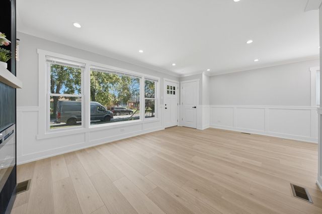 10422 S Green Bay Avenue, Chicago, IL 60617