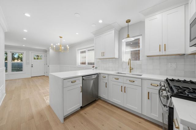 10422 S Green Bay Avenue, Chicago, IL 60617