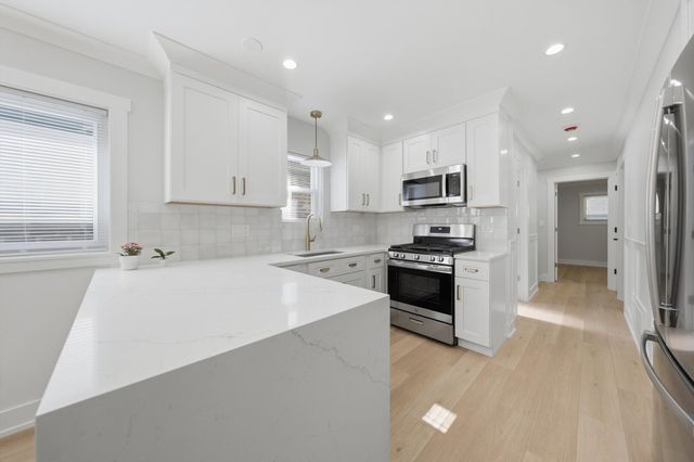 10422 S Green Bay Avenue, Chicago, IL 60617