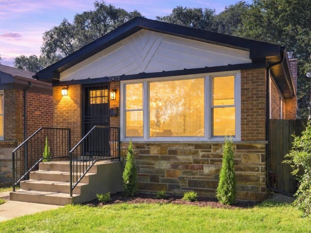 10422 S Green Bay Avenue, Chicago, IL 60617 — photo 2