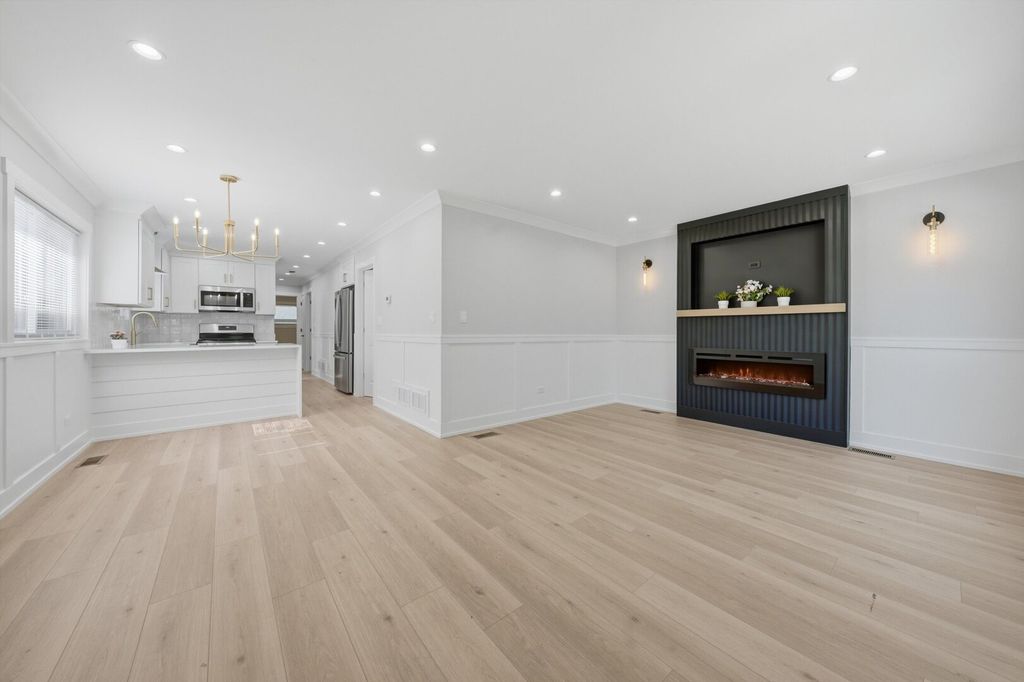 10422 S Green Bay Avenue, Chicago, IL 60617 — photo 5