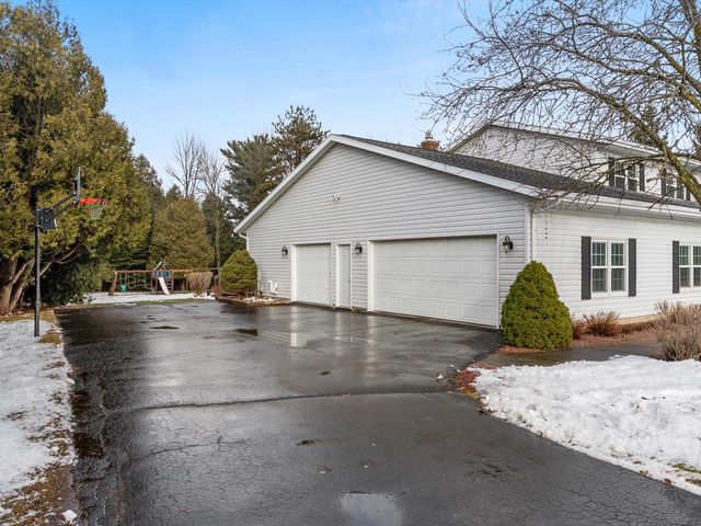 7351 Pine Grove LANE, Two Rivers, WI 54241