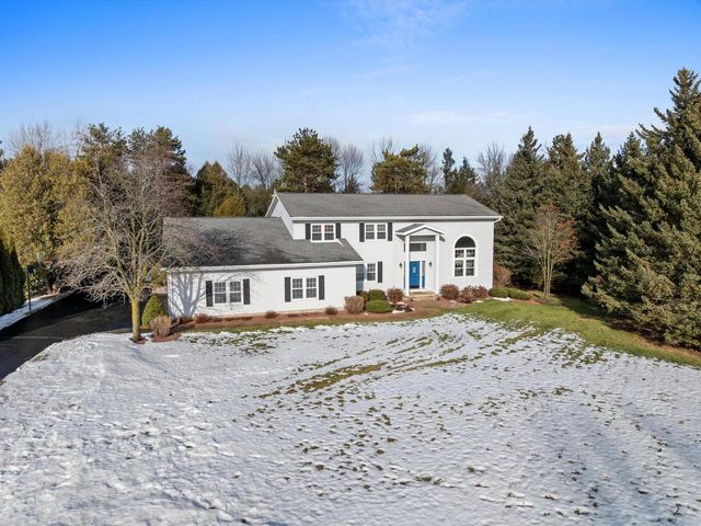 7351 Pine Grove LANE, Two Rivers, WI 54241