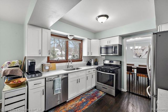 2482 Brenthaven Drive, Bloomfield Village, MI 48304