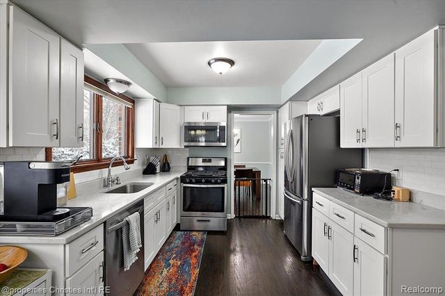 2482 Brenthaven Drive, Bloomfield Village, MI 48304