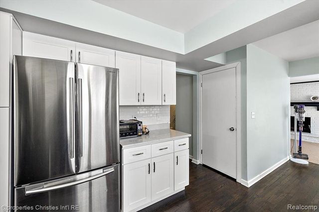 2482 Brenthaven Drive, Bloomfield Village, MI 48304