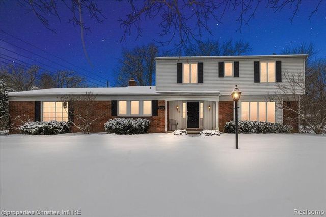 2482 Brenthaven Drive, Bloomfield Village, MI 48304