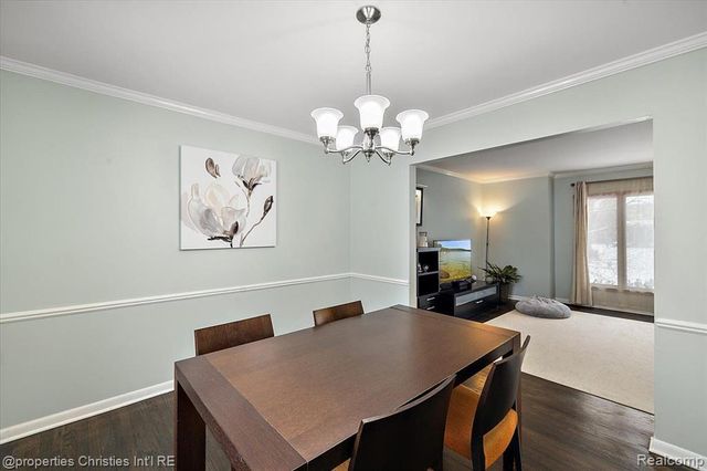 2482 Brenthaven Drive, Bloomfield Village, MI 48304