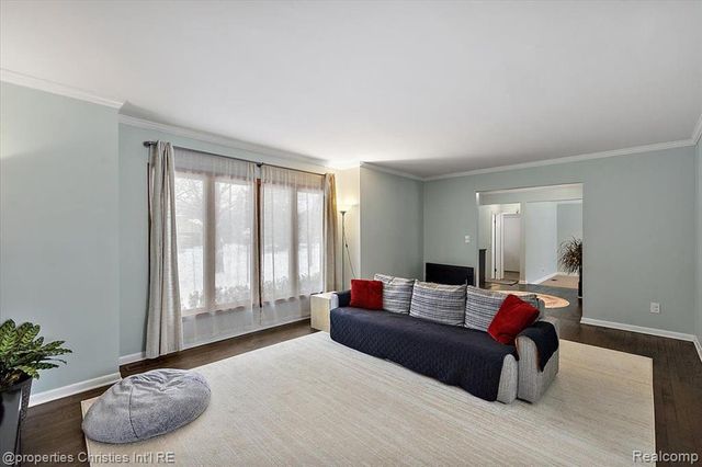 2482 Brenthaven Drive, Bloomfield Village, MI 48304