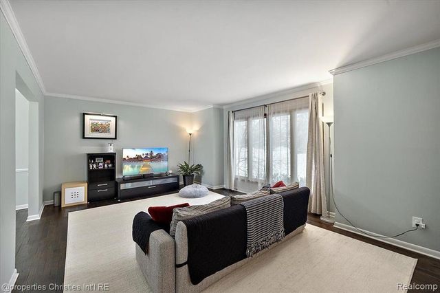 2482 Brenthaven Drive, Bloomfield Village, MI 48304