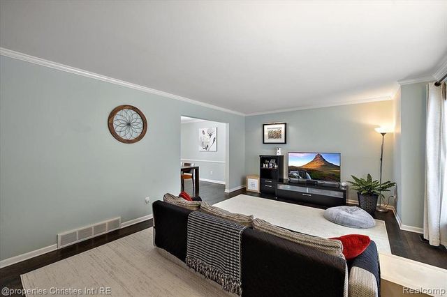 2482 Brenthaven Drive, Bloomfield Village, MI 48304