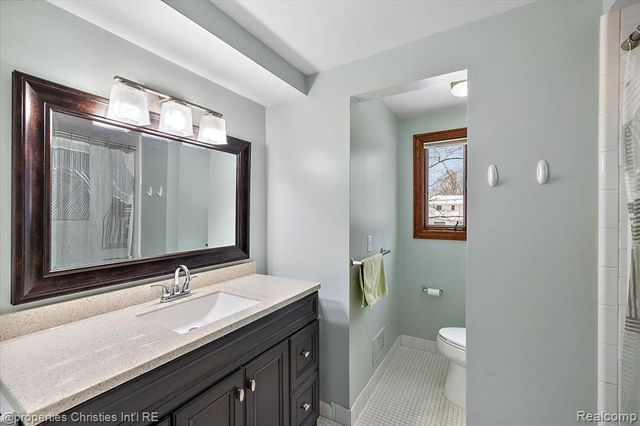 2482 Brenthaven Drive, Bloomfield Village, MI 48304