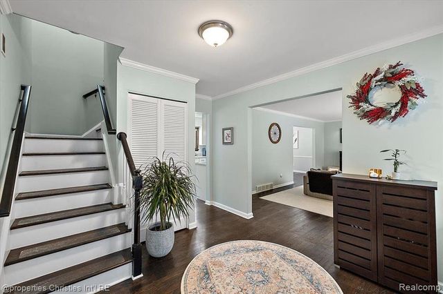 2482 Brenthaven Drive, Bloomfield Village, MI 48304