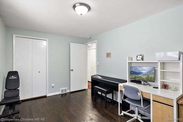 2482 Brenthaven Drive, Bloomfield Village, MI 48304