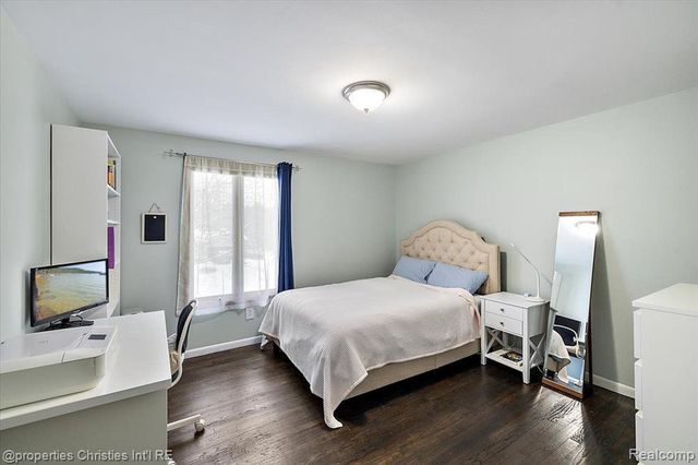 2482 Brenthaven Drive, Bloomfield Village, MI 48304