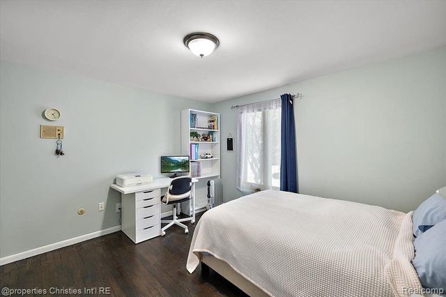 2482 Brenthaven Drive, Bloomfield Village, MI 48304