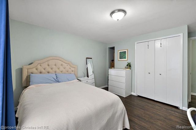 2482 Brenthaven Drive, Bloomfield Village, MI 48304