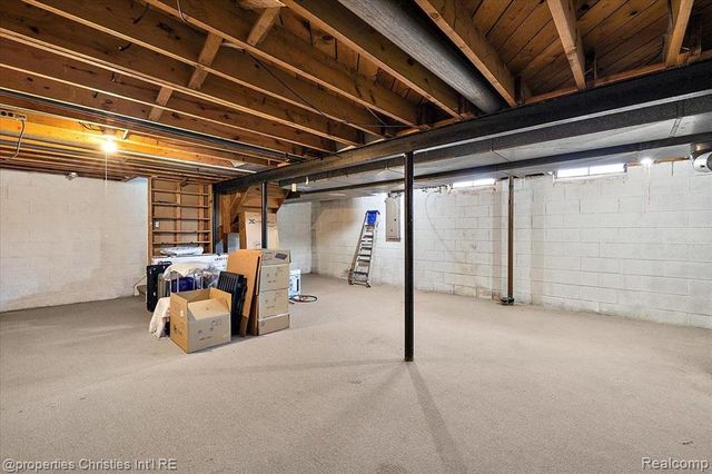 2482 Brenthaven Drive, Bloomfield Village, MI 48304