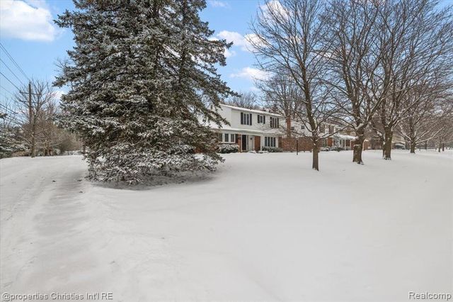 2482 Brenthaven Drive, Bloomfield Village, MI 48304