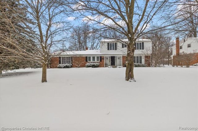 2482 Brenthaven Drive, Bloomfield Village, MI 48304