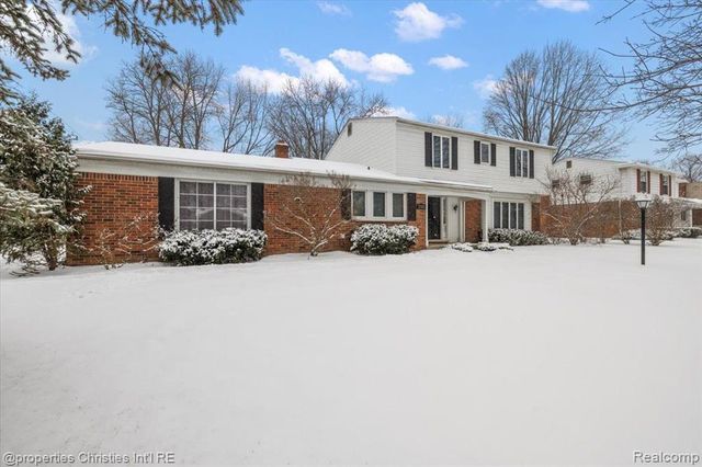 2482 Brenthaven Drive, Bloomfield Village, MI 48304