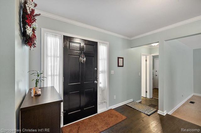 2482 Brenthaven Drive, Bloomfield Village, MI 48304