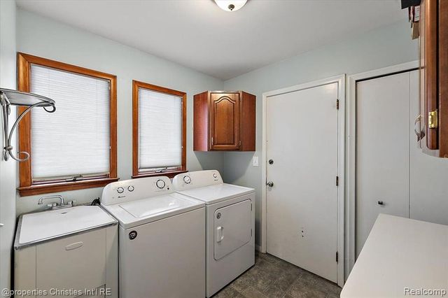 2482 Brenthaven Drive, Bloomfield Village, MI 48304