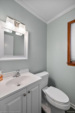 2482 Brenthaven Drive, Bloomfield Village, MI 48304