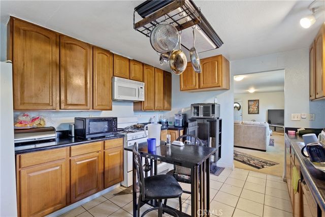 1220 5th Ave, Corning, CA 96021