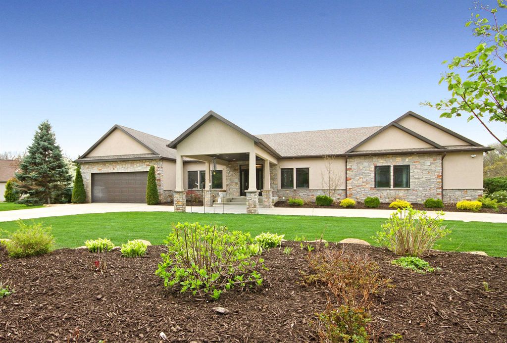 53303 Nadine Street, South Bend, IN 46637