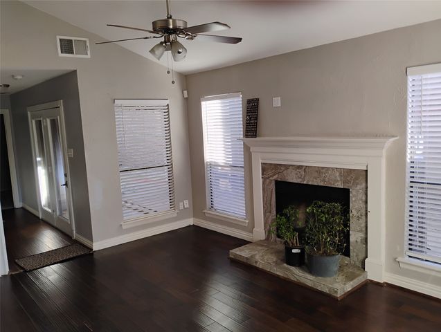 318 Teakwood Lane, Lewisville, TX 75067