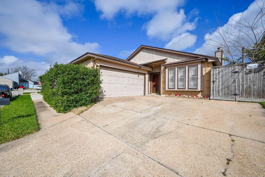 7918 Chancel Drive, Houston, TX 77071