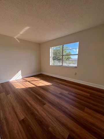 4304 NW 9th Ave 2-3B, Deerfield Beach, FL 33064