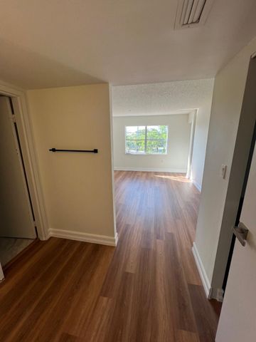 4304 NW 9th Ave 2-3B, Deerfield Beach, FL 33064