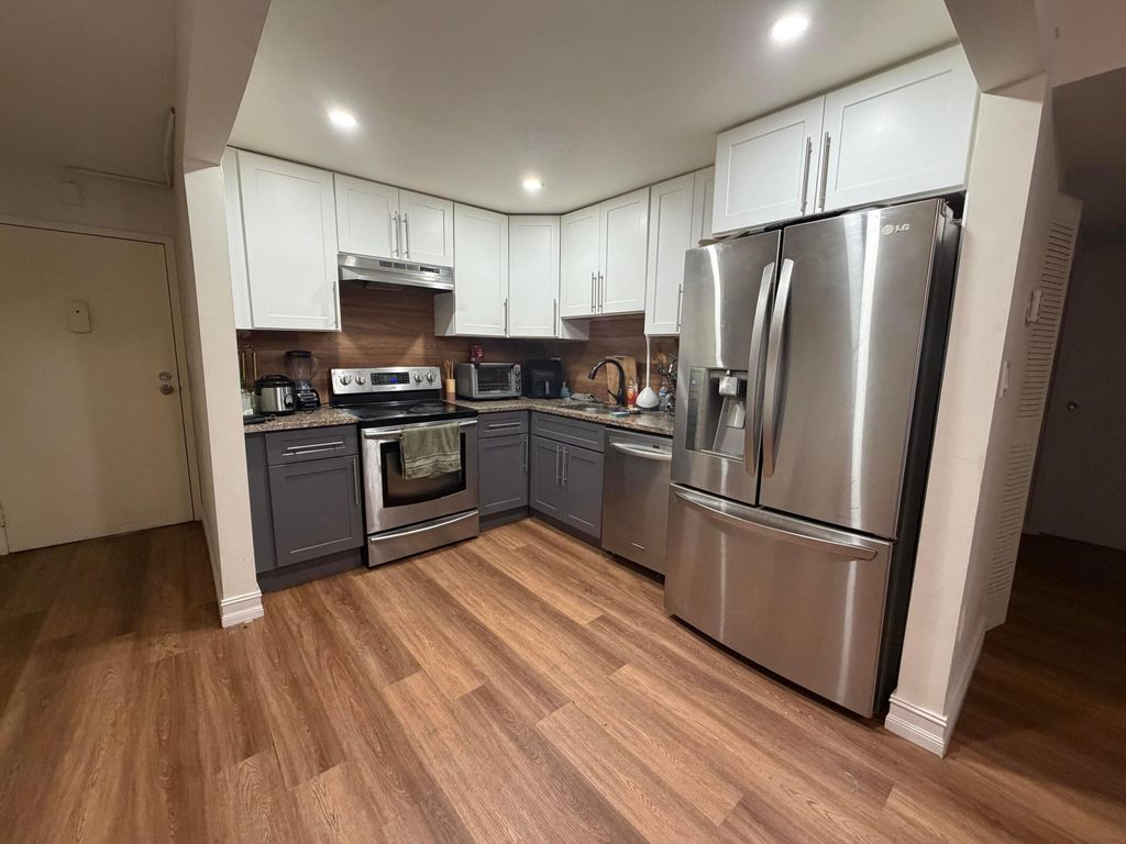 4304 NW 9th Ave 2-3B, Deerfield Beach, FL 33064